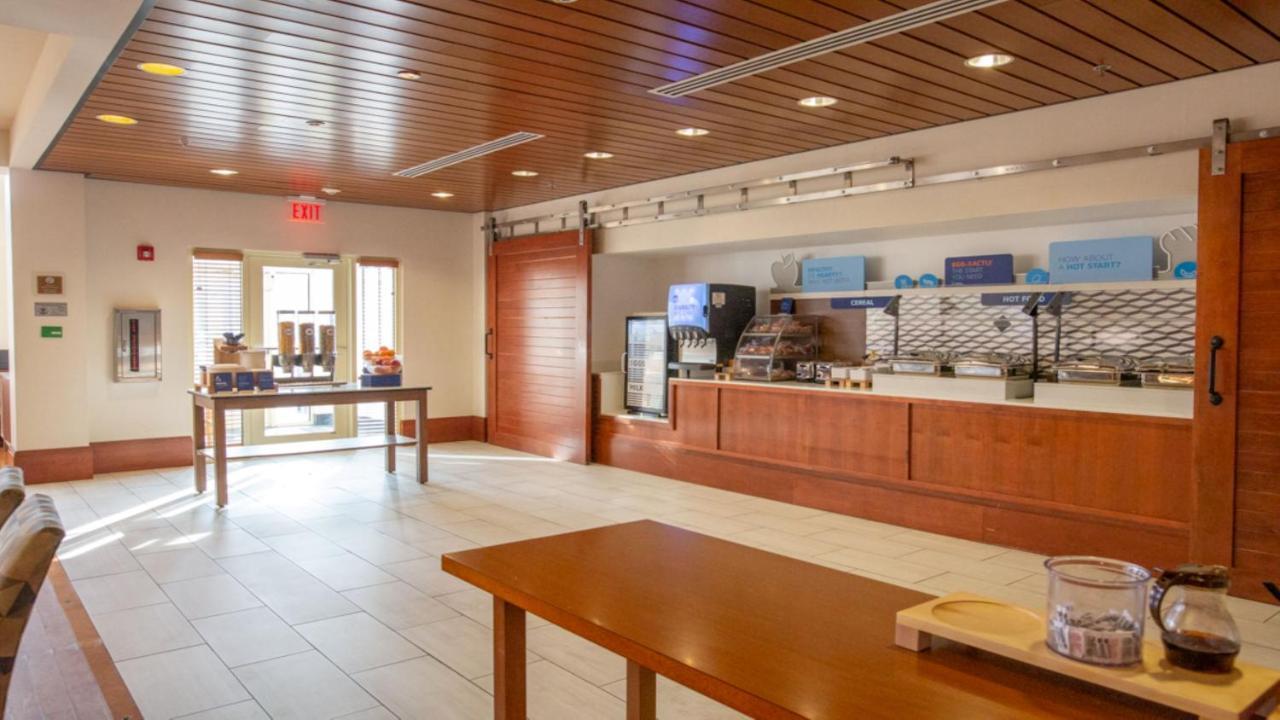Holiday Inn Express Columbus Airport Easton Extérieur photo